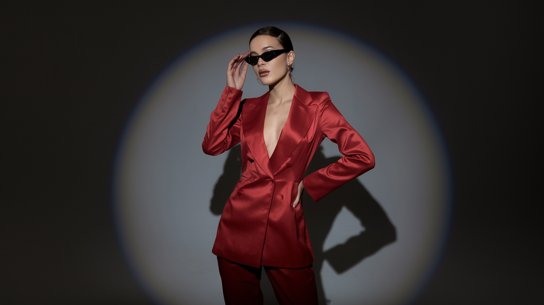 Build outfits that adapt with style: Master the mix of textures, silhouettes, and essentials to feel confident and comfortable any time of year.